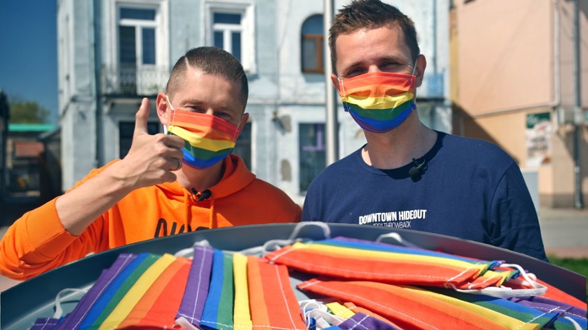 Para gejów pojechała do stref wolnych od LGBT, by na ulicach...