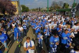 280 kibiców Lecha zbiera pieniądze na renowację grobów Powstańców (GALERIA)