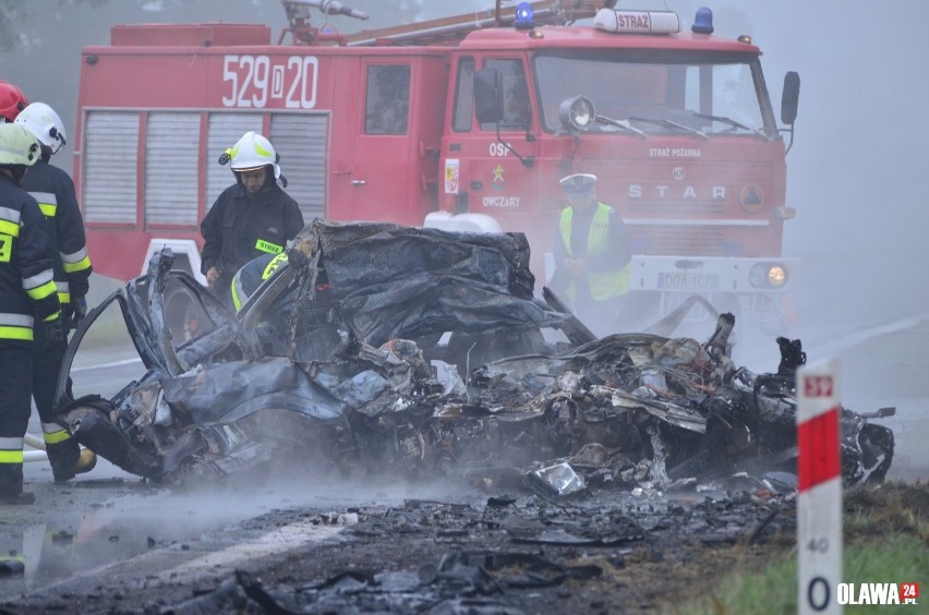Śmiertelny wypadek na drodze z Brzegu do Strzelina. Auta w płomieniach