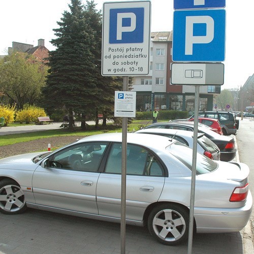 W Kołobrzegu od trzech lat obowiązują dwie strefy płatnego parkowania: śródmieście i dzielnica portowa. Za parkingi w tej pierwszej trzeba płacić cały rok od godz. 10 do 18. Druga zaczyna funkcjonować od początku maja do końca sierpnia.