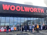 Tłumy na otwarciu sklepu Woolworth w Katowicach! To pierwszy sklep sieci w mieście