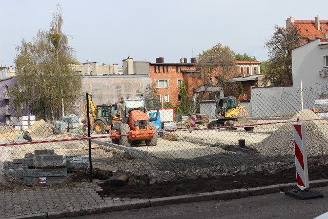 Trwa budowa parkingu na terenie dawnych zakładów Tarmilo w Tarnowskich Górach. Zobacz kolejne zdjęcia. Przesuwaj zdjęcia w prawo - naciśnij strzałkę lub przycisk NASTĘPNE >>>