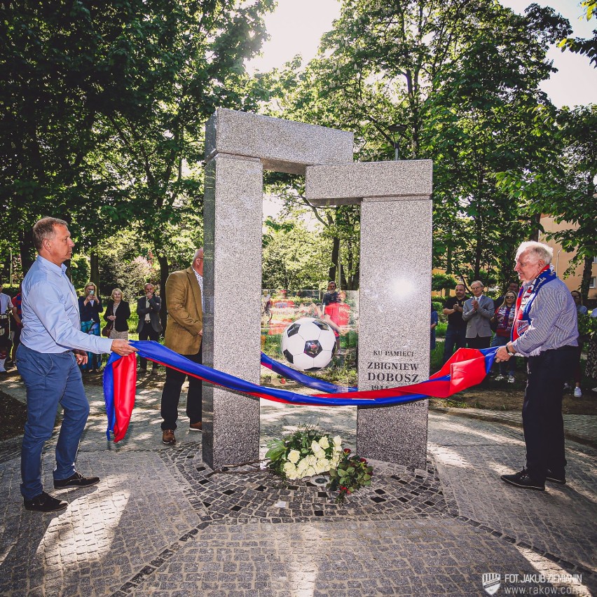 Pomnik odsłonięto 14 maja 2022 roku na Skwerze im. Zbigniewa...