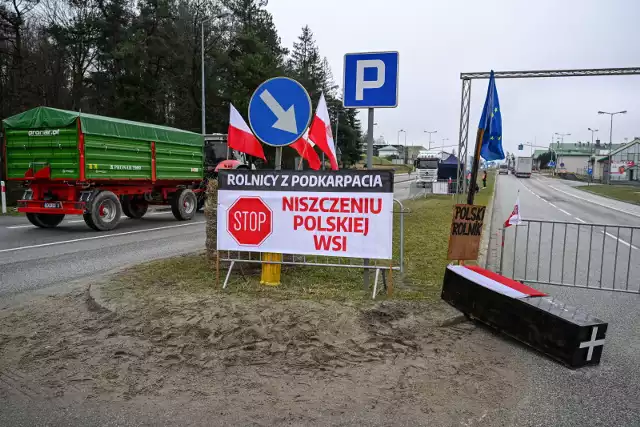 Blokada rolników przed dawnym polsko-słowackim przejściem granicznym w Barwinku, 14 bm.