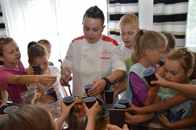 Uczestniczka Hell's Kitchen gotowała z dziećmi w Radlinie