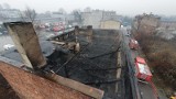 Pożar kamienicy w Bytomiu. Dwie osoby trafiły do szpitala, jedna nie żyje. Ogień gasiło 20 zastępów straży pożarnej 