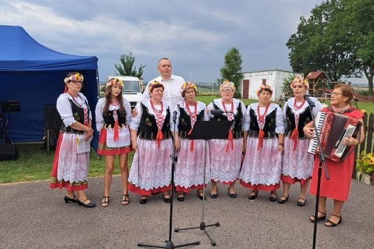 Festyn Koła Gospodyń Wiejskich w Drygulcu. Były biesiadne śpiewy, tańce i pieczony dzik! Zobacz zdjęcia 