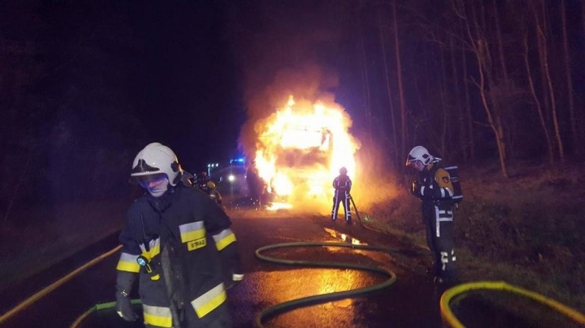 Pożar autobusu pod miejscowością Żabinko w powiecie...