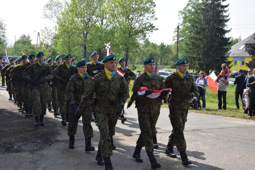 Asysta kompanii honorowej 10 Brygady Logistycznej z Opola.