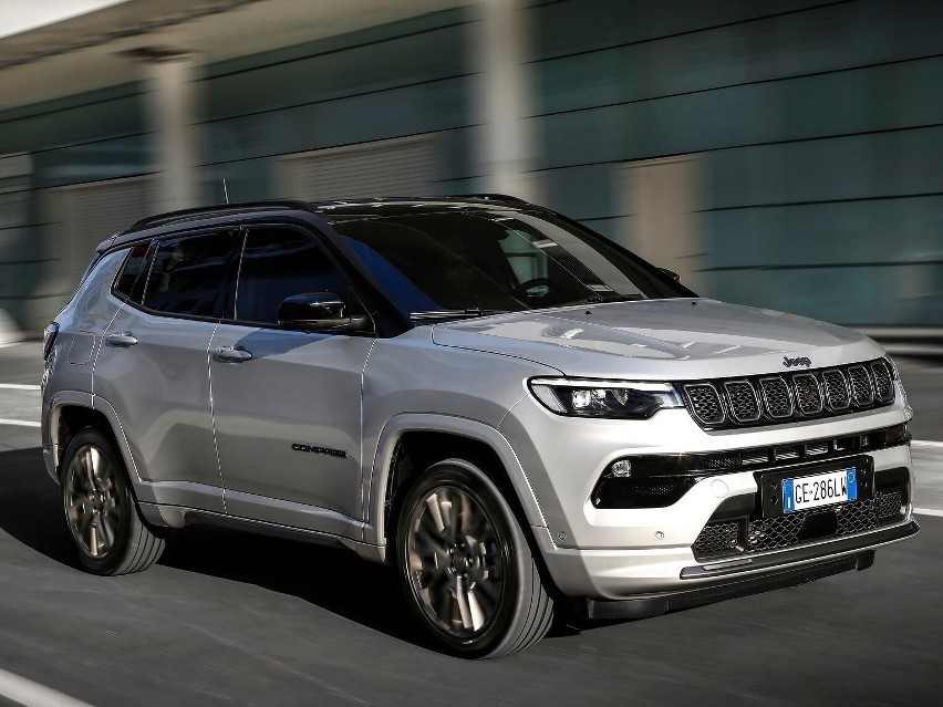 Zarówno Jeep Compass, jak i Volkswagen Tiguan, to...