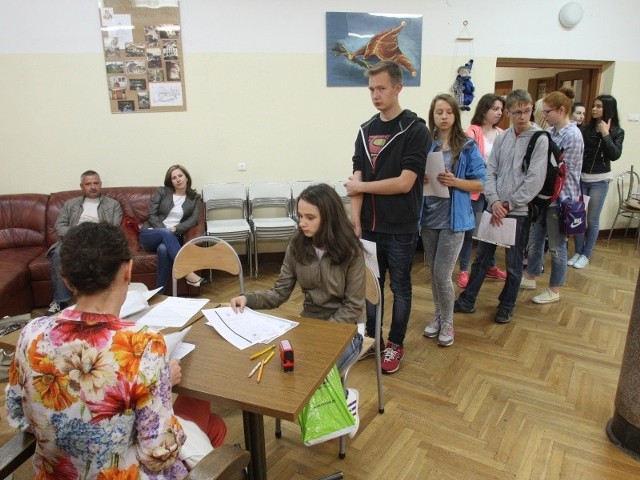 W poniedziałek ustawiła się długa kolejka chętnych  do do rozpoczęcia nauki w popularnym &#8222;Słowaku&#8221;.