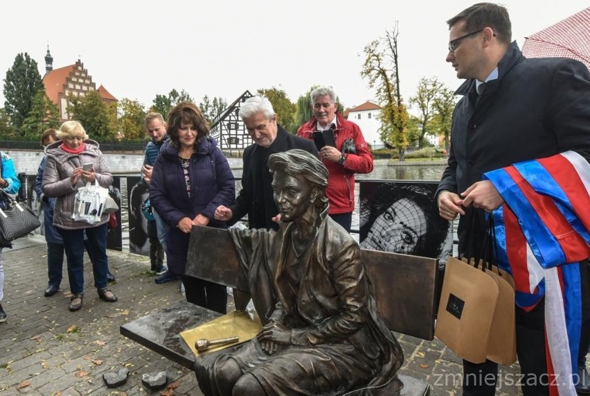 W sobotę w Bydgoszczy nastąpiło odsłonięcie ławeczki Ireny...