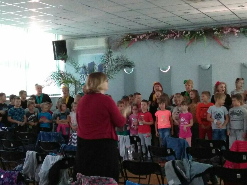 W spotkaniach z dziećmi biorą udział Poznańskie Senioritki....