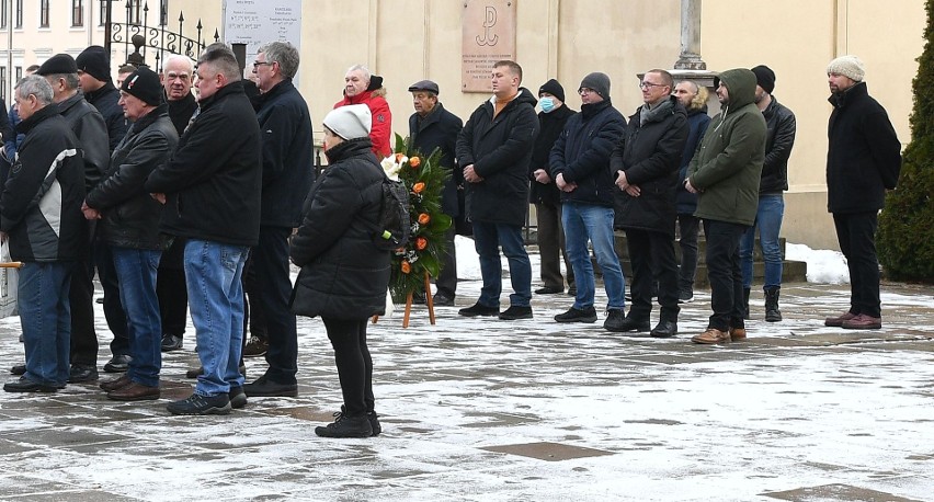 Pożegnaliśmy Jana Mochockiego. W mszy pogrzebowej w Bazylice Katedralnej w Kielcach uczestniczyła rodzina i osoby związane ze sportem 
