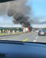 Spalił się samochód dostawczy na autostradzie A4 pod Krakowem