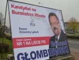 Zniszczone plakaty wyborcze w Lęborku. Sprawcy złapani na gorącym uczynku 