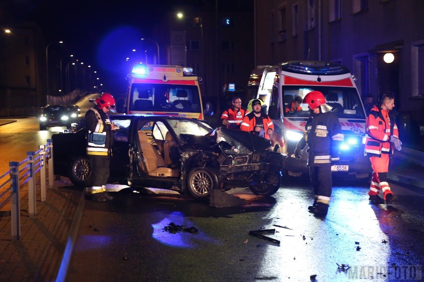 BMW uderzyło w barierki. Wypadek na Niemodlińskiej w Opolu