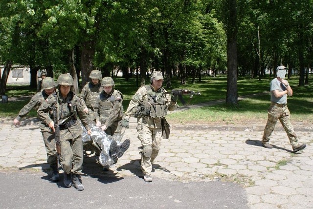 - Umiejętności bojowego ratownictwa  jakie  nabyliśmy,  ze względu na ich specyfikę naszego działania,  będą niezwykle przydatne w dalszym szkoleniu - zapewniają  absolwenci kursu.