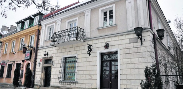 W kamienicy stojącej  przy Rynku  od  1910 roku mieścił się słynny Skład Apteczny. Za składem znajdowało się mieszkanie  pana Kazimierza Targowskiego.