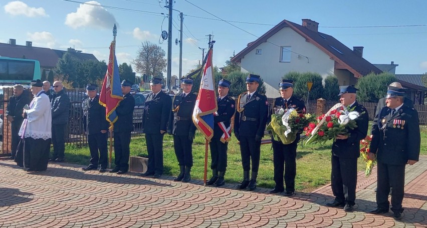 Pogrzeb Henryka Pedryca, emerytowanego strażaka jednostek z Lipska i Jasieńca Iłżeckiego. Zawyły syreny