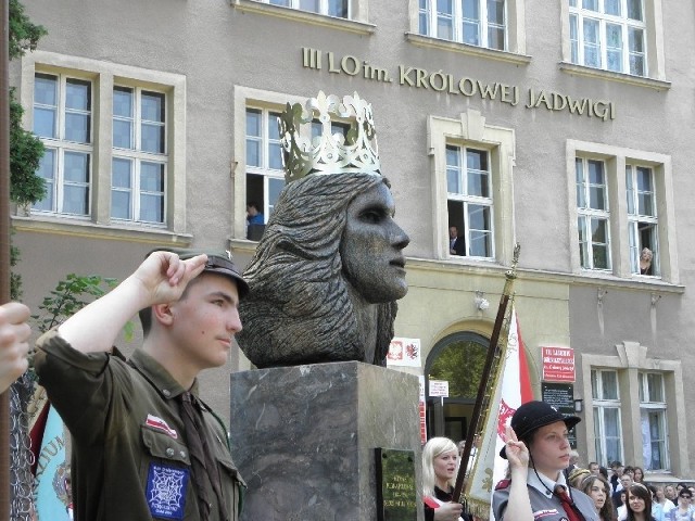 Migawka z odsłonięcia pomnika Królowej Jadwigi - 2010 rok