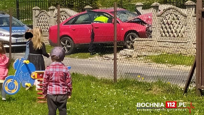 Kierowca audi uciekał przed policją i wylądował na...