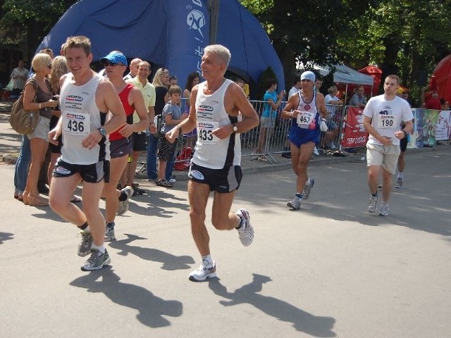 XII Półmaraton Wtórpol w Skarżysku-Kamiennej odbędzie się już 18 sierpnia. Z numerem 433 jeden ze znanych miejscowych biegaczy Janusz Ordyński.