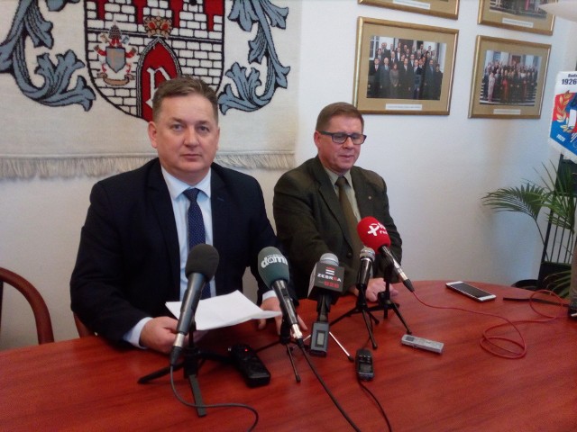 - Nie poprzemy budżetu Radomia w kształcie przedstawionym przez prezydenta miasta - mówią radomscy radni Prawa i Sprawiedliwości: Dariusz Wójcik (z lewej) i Marek Szary.