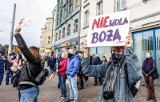 Demonstracje na Pomorzu w niedzielę 25.10.2020. Manifestacje przed kościołami i blokady najważniejszych ulic [lista wydarzeń]