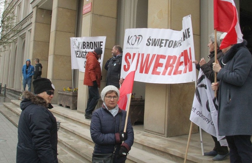 Protestowali w Kielcach w obronie sądu