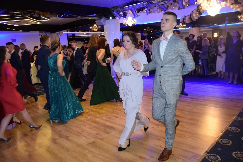 Maturzyści z ILO w Wejherowie zatańczyli poloneza w Faltomie...