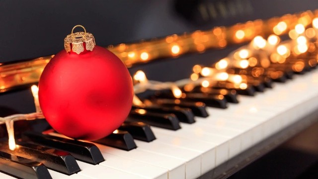 To przedostatni występ orkiestry symfonicznej Filharmonii Zielonogórskiej w tym roku, skierowany przede wszystkim do odbiorców lubiących bożonarodzeniowe akcenty muzyczne.