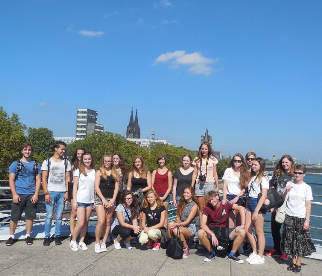 Grupa uczniów z gimnazjum i liceum w Mariówce podczas podróży do Niemiec, odwiedziła szkołę partnerską - Gimnazjum imienia świętego Józefa w Biesdorf. Zwiedzała też Kolonię, Luksemburg i Trewir.
