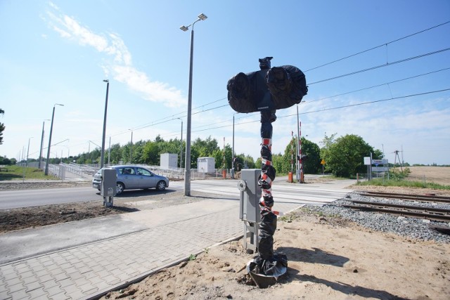 Przejazd kolejowy między ulicami Biskupińską a Sucholeską. To w tym rejonie ma powstać bezkolizyjny przejazd, który ma zostać połączony z parkingiem Park&Ride na Strzeszynie.