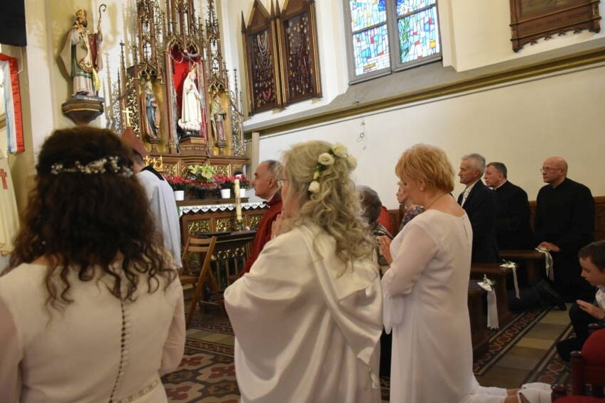 Diecezja ełcka. Trzy kobiety zostały włączone do grona dziewic konsekrowanych. Stały się oblubienicami Jezusa