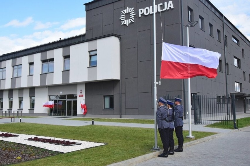 W Lesku otwarto nową siedzibę Komendy Powiatowej Policji. Jest strzelnica i siłownia [ZDJĘCIA]