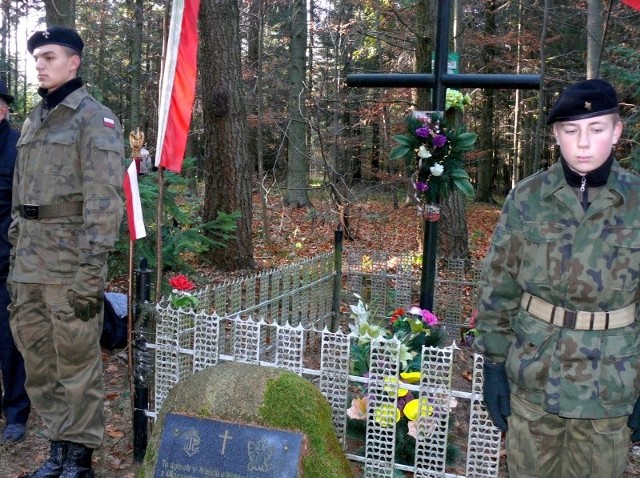 Mogiła Junaka i Kokoszki w lesie pod Tychowem Starym, gmina Mirzec