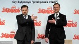 Bracia Kaczyńscy "przebywali w hali" MEMY hitem internetu. Tablica upamiętniająca braci Kaczyńskich robi furorę wśród internautów