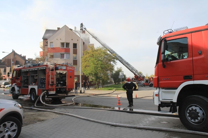 Pożar na Krzyckiej. Osiem zastępów straży w akcji, ewakuowano mieszkańców