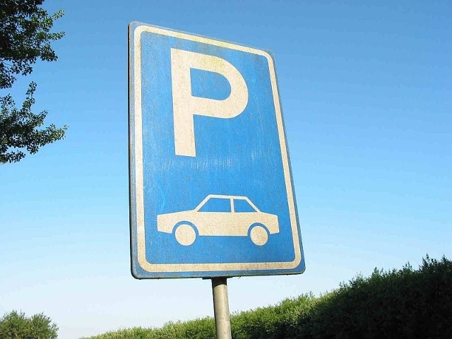W Przyjezierzu nie ma miejsc parkingowych dla niepełnosprawnych