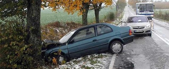 Siostra kierowcy toyoty trafiła do szpitala.