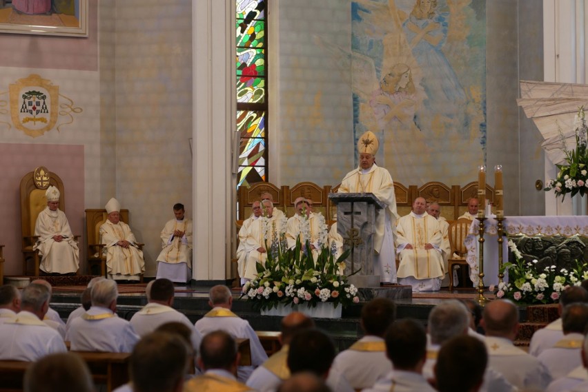 Obchody dnia modlitwy o uświęcenie kapłanów w katedrze w...