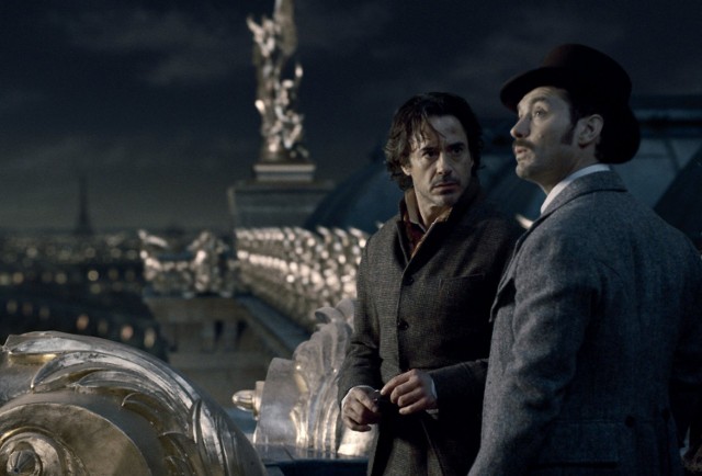 "Sherlock Holmes: Gra cieni"Kontynuacja światowego hitu o przygodach detektywa Sherlocka Holmesa i jego wiernego przyjaciela, doktora Watsona. Tym razem obaj muszą stawić czoła diabolicznemu profesorowi. Genialny detektyw Sherlock Holmes (Robert Downey Jr.) staje przed trudnym wyzwaniem. Okazuje się, że istnieje człowiek, który dorównuje mu błyskotliwością i bystrością umysłu. Jest nim bezwzględny i przebiegły profesor James Moriarty (Jared Harris). Mężczyzna zrobi wszystko, żeby pogrążyć świat w chaosie i anarchii. Czy Holmesowi i jego wiernemu przyjacielowi dr Watsonowi (Jude Law) uda się go przed tym powstrzymać... czytaj więcejEmisja: TVNgodz. 20:55