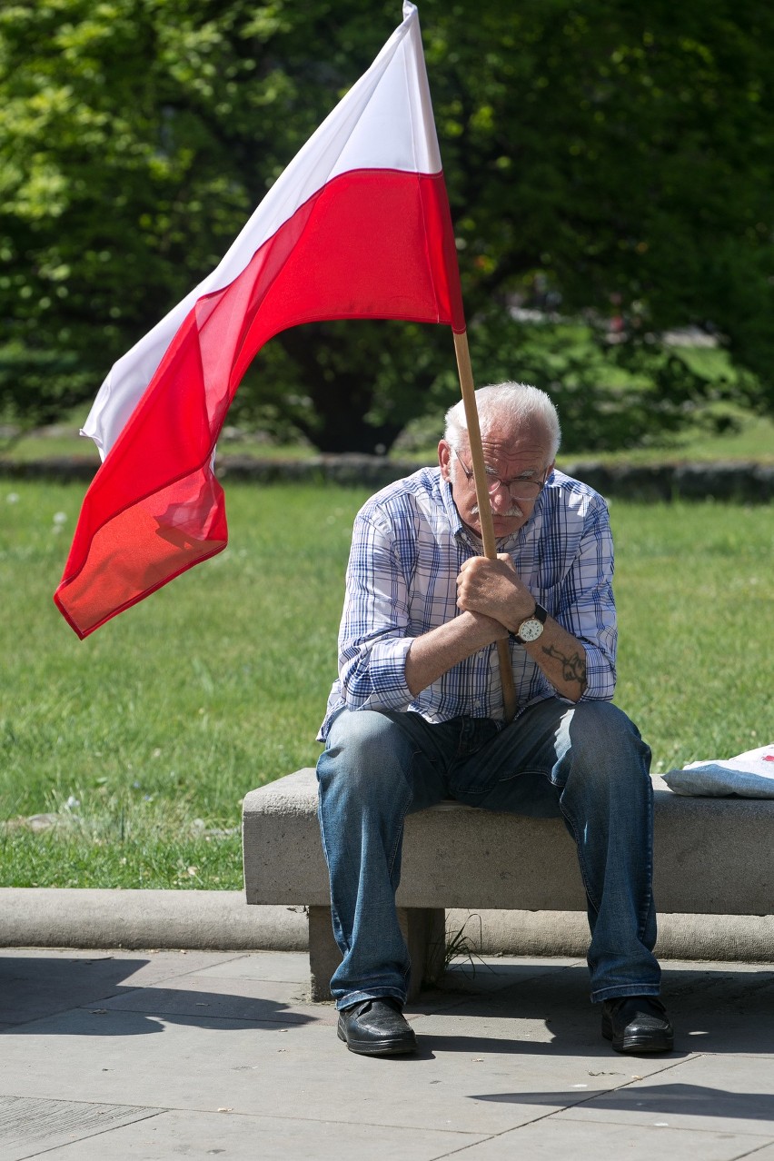 Kraków świętował rocznicę uchwalenia Konstytucji 3 Maja. Pochód patriotyczny [ZDJĘCIA]