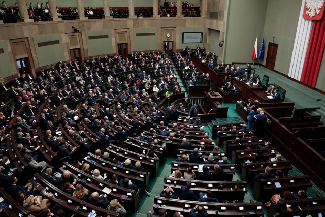 Gdyby wybory do Sejmu i Senatu odbywały się na początku roku, udział w nich wzięłoby niespełna trzy czwarte dorosłych Polaków (74 proc.).