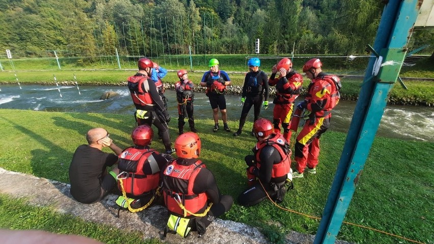 Ratownicy Bieszczadzkiej Grupy GOPR i odkarpaccy policjanci szkolili się w ratownictwie na górskich rzekach
