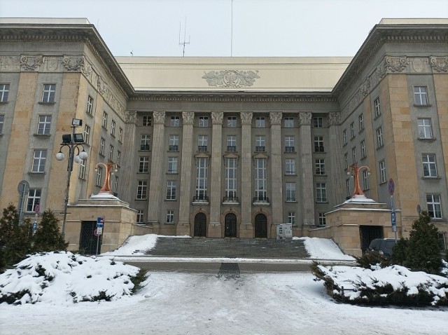 Wojewoda Wójcik zapowiadał ogłoszenie konkursu na to stanowisko, przedstawiając 17 stycznia br. powołaną na p.o. śląską kurator oświaty Aleksandrę Dylę. Potwierdziła ona, że zamierza wystartować w konkursie.