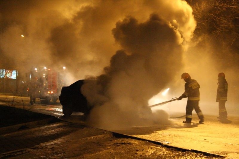 Opole: Pozar BMW na Budowlanych. Samochód doszczetnie...