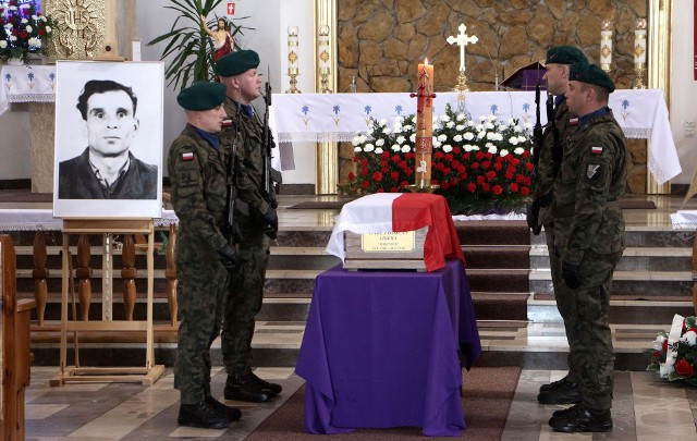 Msza żałobna w intencji żołnierza wyklętego ppor. Zygmunta Libery "Babinicza" w Mniszku