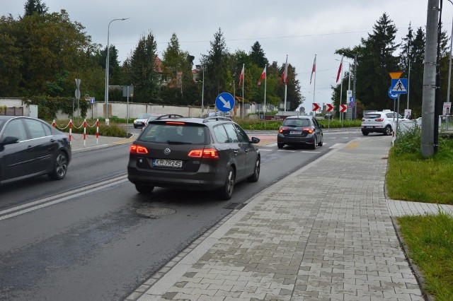 Droga wyjazdowa z Wieliczki jest ciasna i zatłoczona. Budowa tu wiaduktu to konieczność